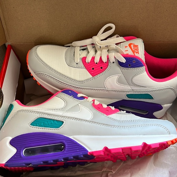 Shoes - Nike women’s Air Max 90 size 9.5